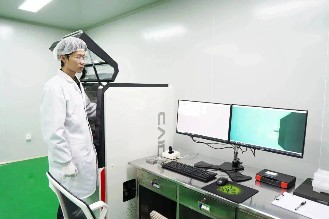 才道自研完成国内首台12寸工业端晶圆级原子力显微镜