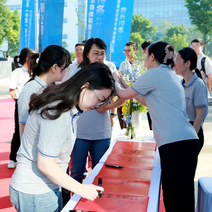 开启“芯”篇章！成都高投芯未半导体项目首台设备进场