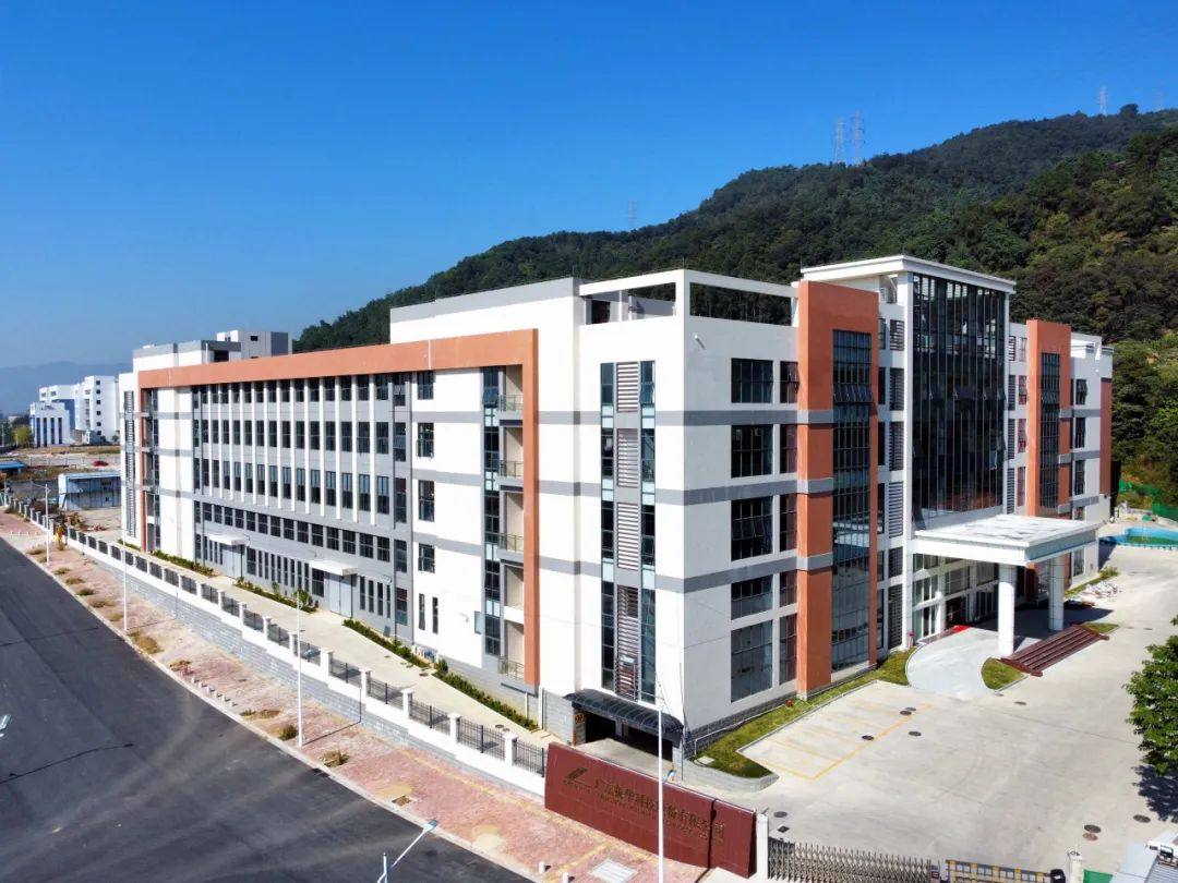 TGV玻璃通孔镀膜技术解析:市场前景与工艺挑战 TGV玻璃通孔镀膜技术解析:市场前景与工艺挑战