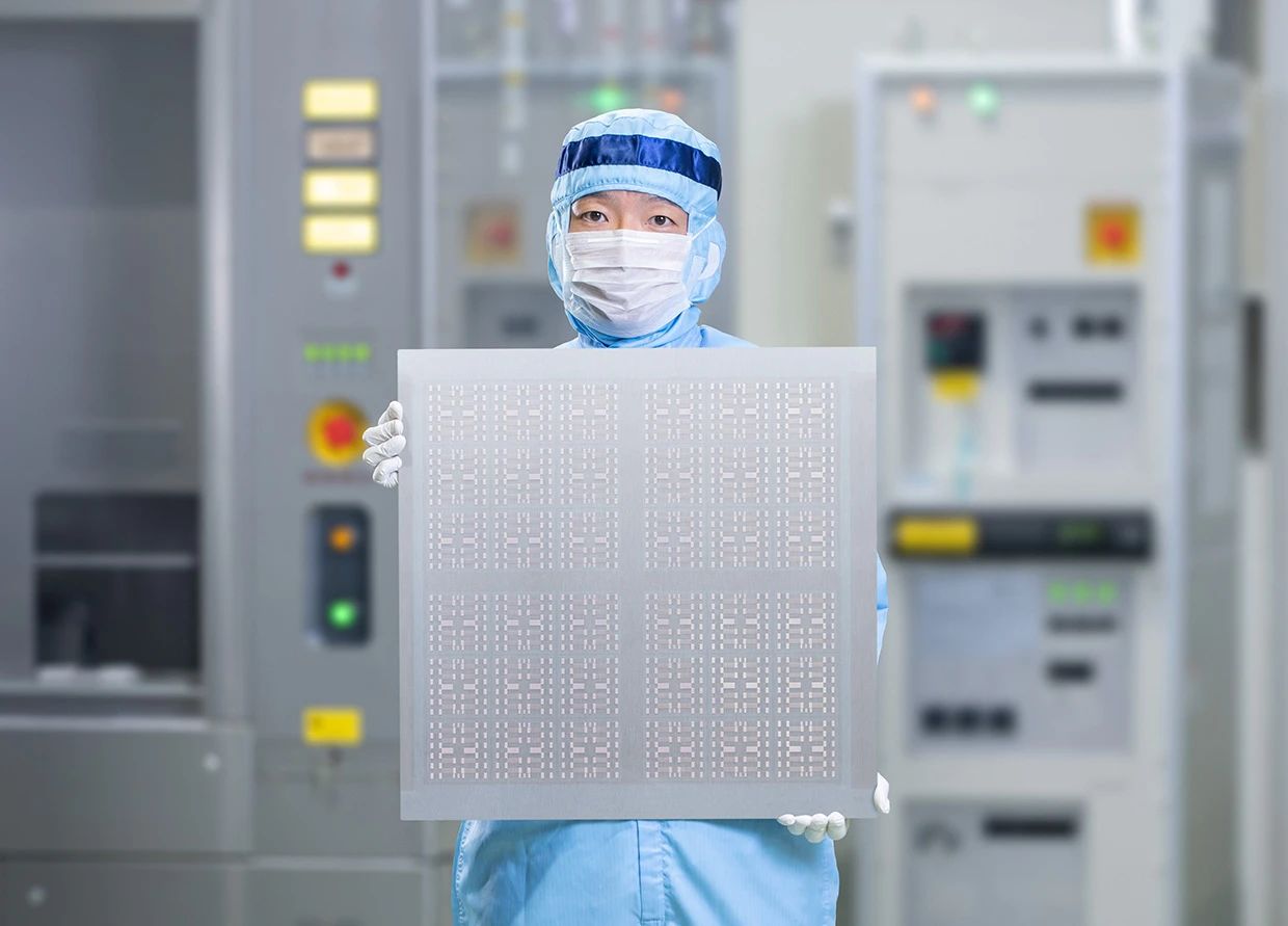 尼康推出首款 FOPLP 光刻系统